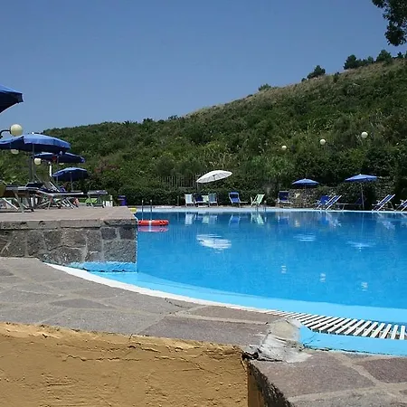 Sleeps 4 Pool Air Con