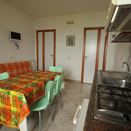 Вилла Sleeps 4 Pool Air Con *