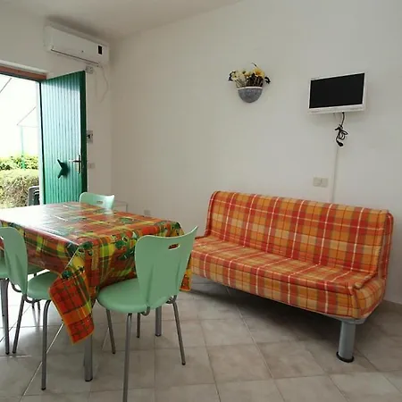 Sleeps 4 Pool Air Con Вилла