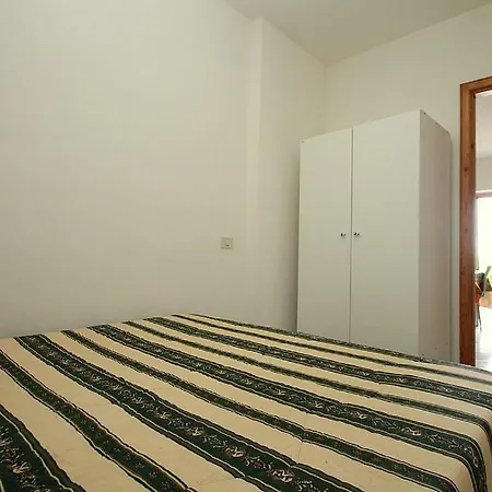 Sleeps 4 Pool Air Con אגרופולי